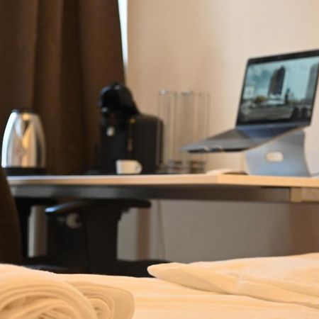 Private Room With Free Parking 코블렌츠 외부 사진